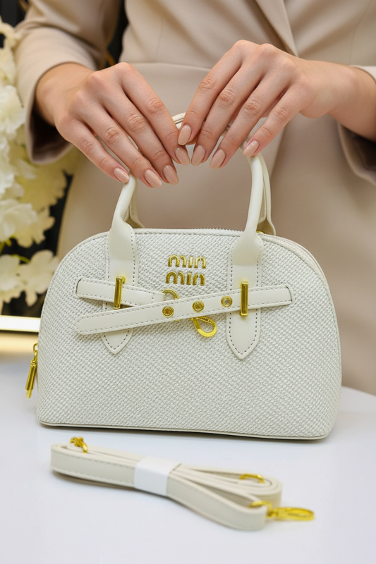 حقيبة Miu Miu الفاخرة – أناقة لا تُقاوم وفخامة تدوم | كمية محدودة جداً 💎